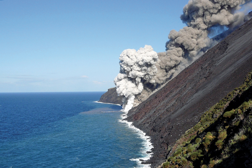 Frana Sciara del Fuoco vulcano Stromboli 2007